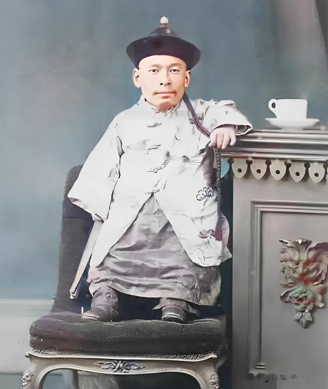 大明王朝万历皇帝时，按人身高收丁口税。男子身高151cm，即岁纳银二两，女135