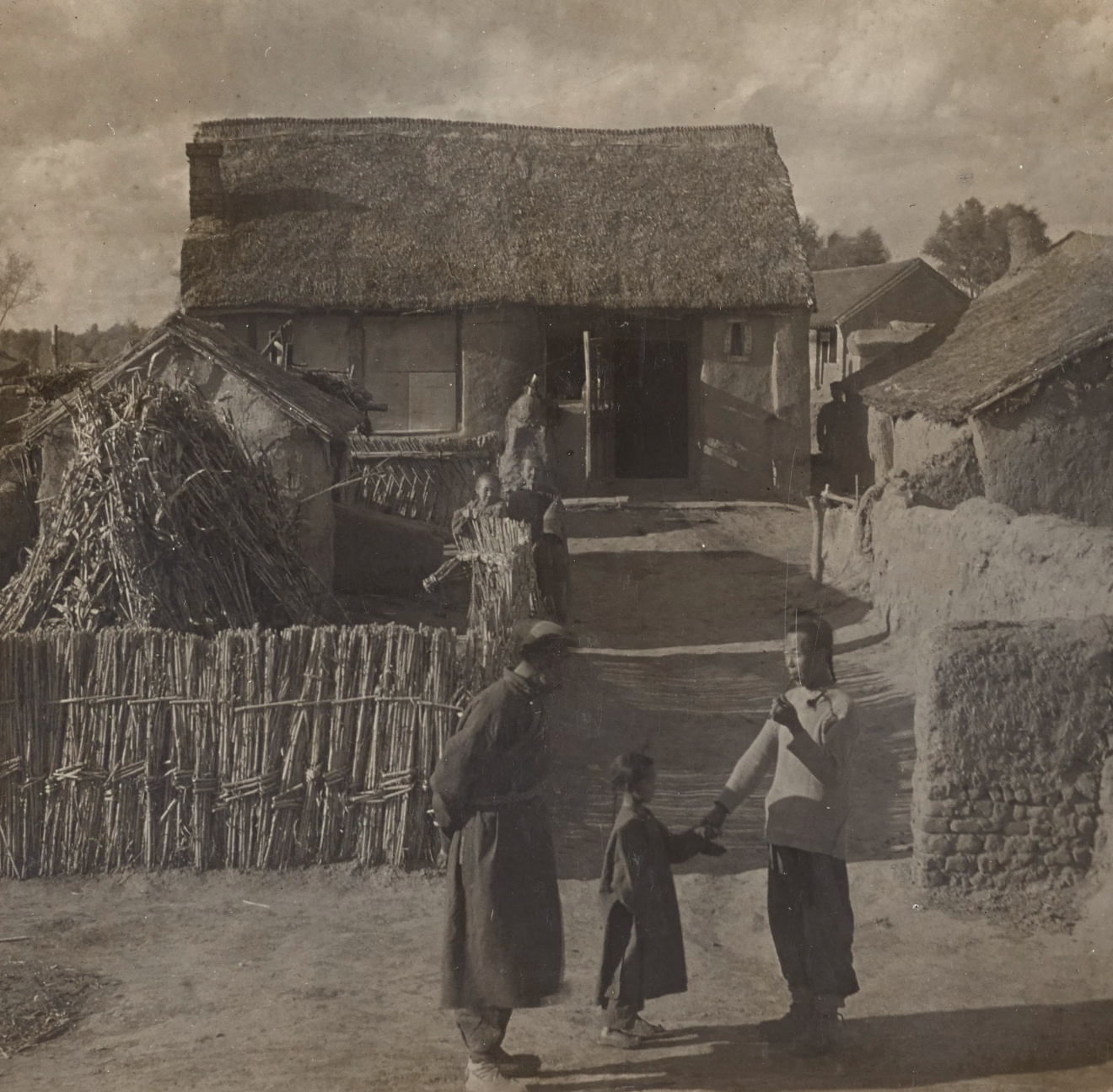 1906年清朝时期典型的乡村住宅真实老照片 ​​​