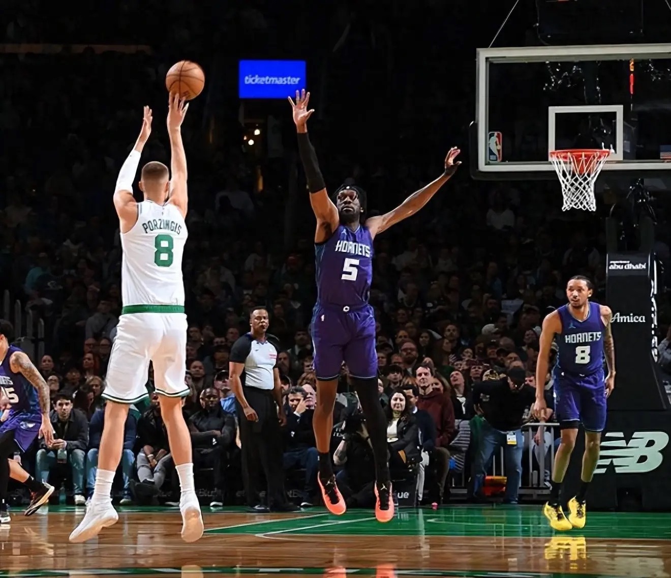 🏀 爆冷！黄蜂 118-89 击溃凯尔特人：青春风暴席卷波士顿！首节黄蜂反客为