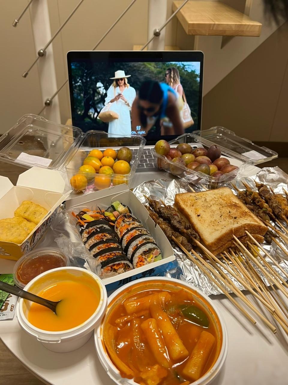 大周末的喝着千问请的咖啡，看着别人中大奖，这心情好复杂。第一批千问万元生活卡锦鲤