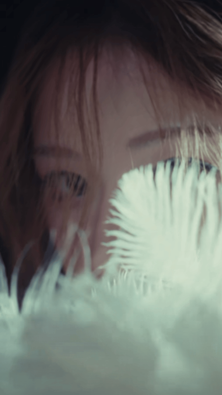 赵露思新歌预告，造型很美捏，破茧而出的概念吗 ​​​