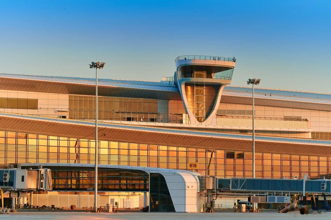 三个月内三大枢纽密集升级，让阿妥直呼真牛！香港三跑道全面运作、广州白云T3投运+