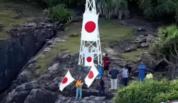 很多人问：“中国为什么不趁着中日冲突，将日本在钓鱼岛上的灯塔给拆掉？”
 
说白