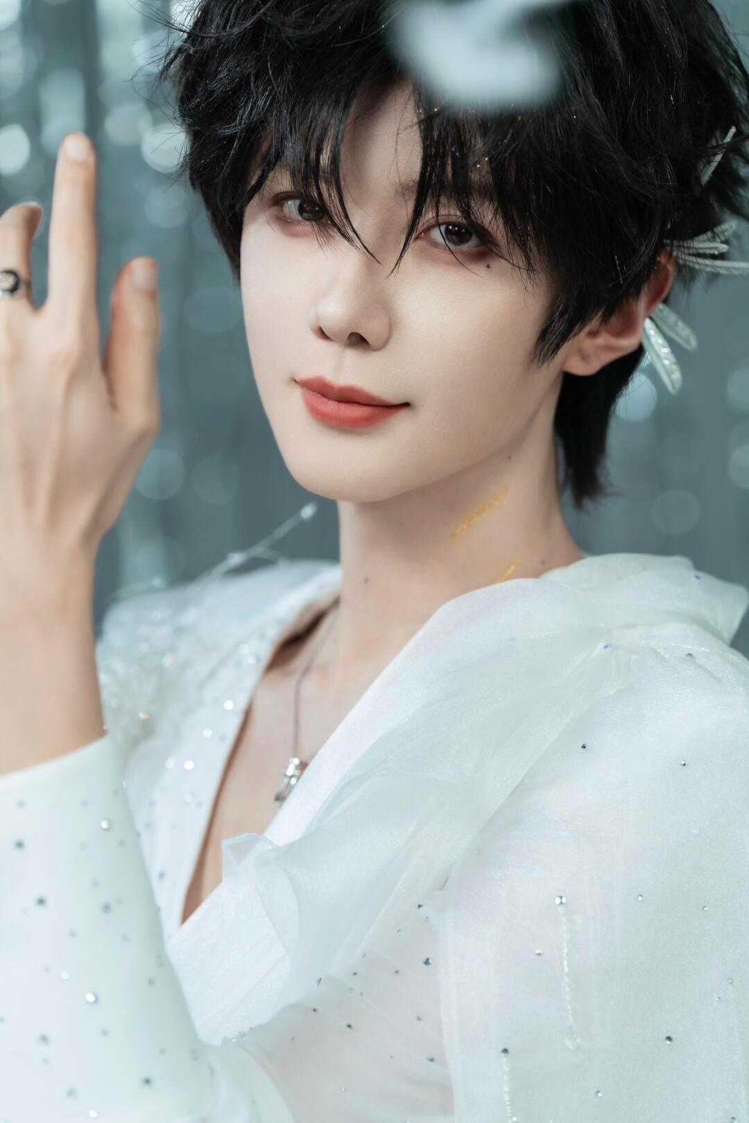 你看看我  我不信你两眼空空 