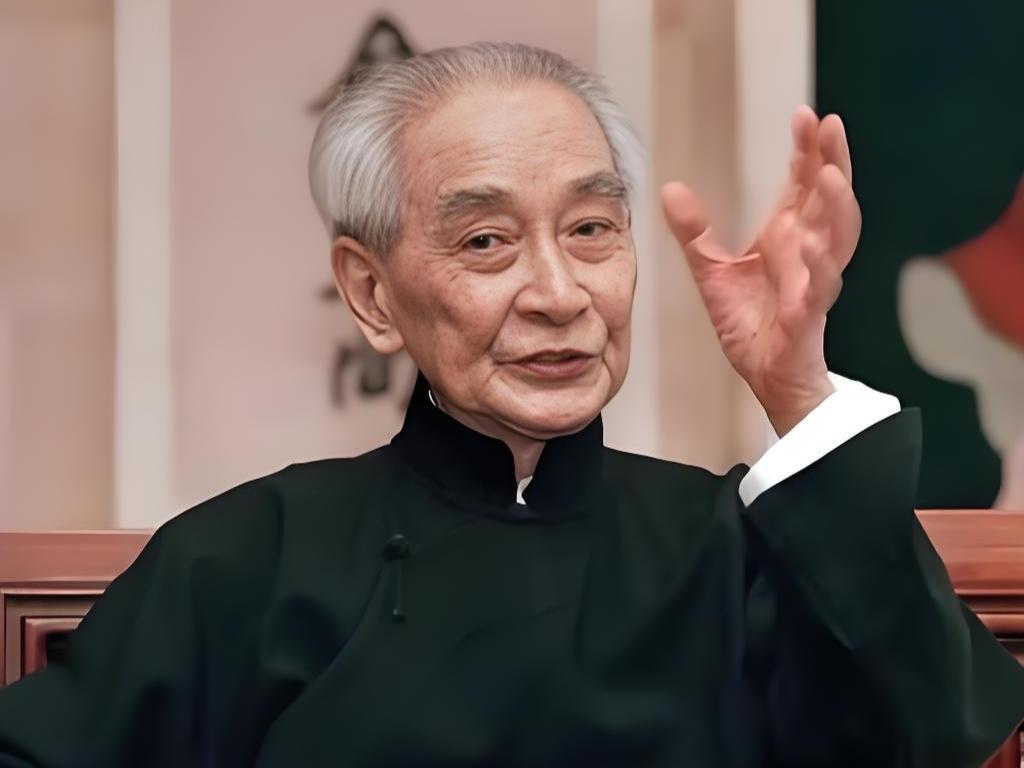 南怀瑾：“我年轻时，一位高人对我讲了两点，我受益一辈子。第一，看世界上任何东西要