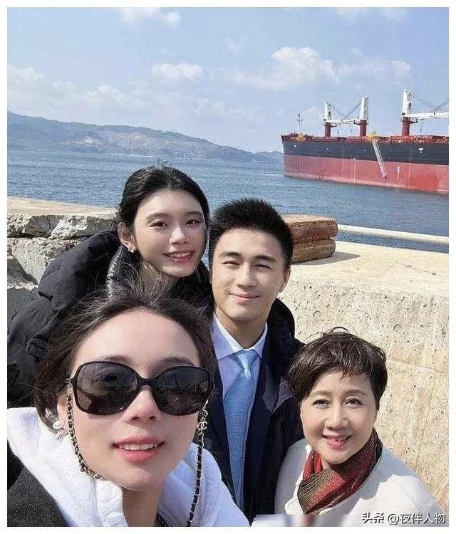 赌王去世，家产分割完毕，四太一下子对儿女出手大了大方。
赌王去世前，她送女儿何超
