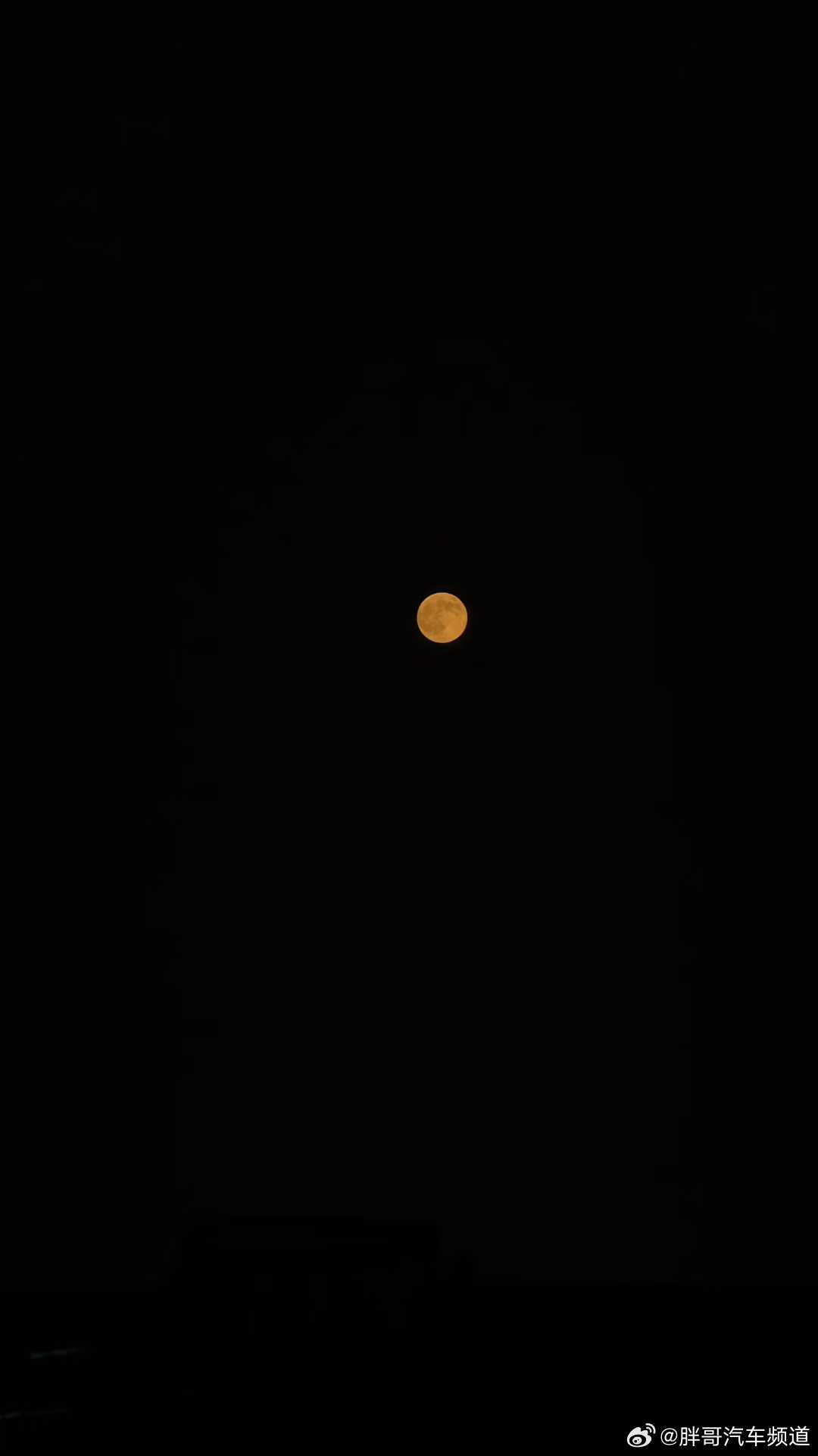 胖哥汽车频道[超话] 看看今晚的月亮~ 超级月亮美图来了直击2025最大超级月亮