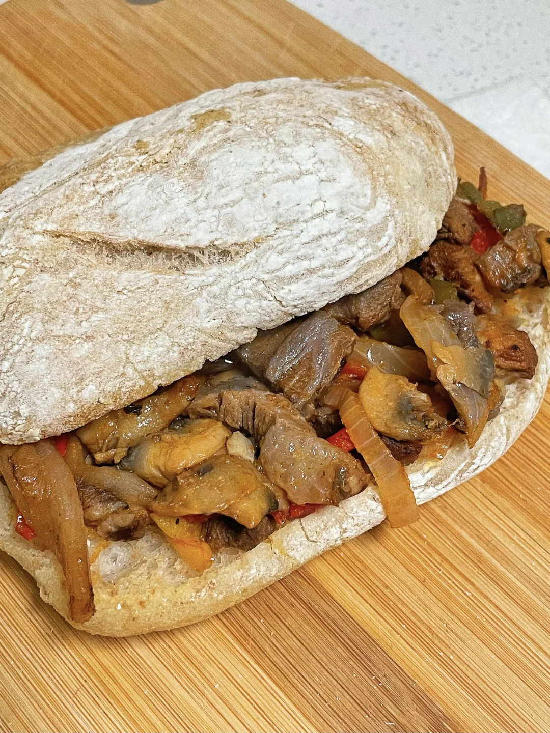 酸辣牛肉恰巴塔三明治