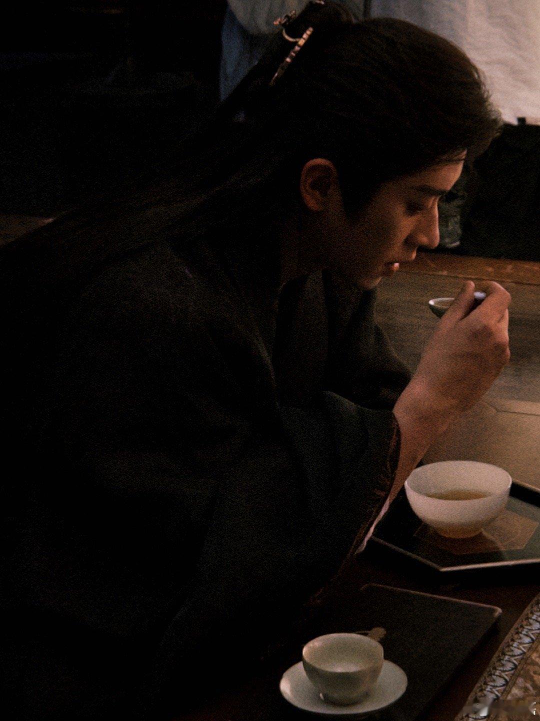 丞磊睫毛精 都说眼睛是心灵的窗户，那丞磊这睫毛就是窗户上的金边窗帘！太精致了！ 