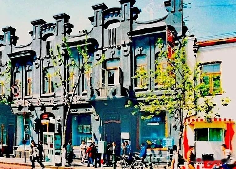 百年老街，现存的第七栋百年老建筑哈尔滨摄影社及哈尔滨市房地局，哈尔滨摄影社这栋建