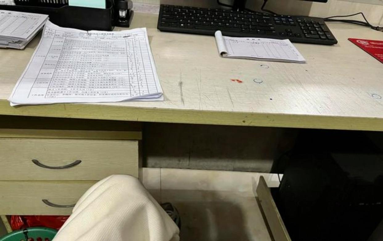 河南郑州，一月薪4200的普通文员，她以“生理期不舒服”为由请假，实际上是她去捐
