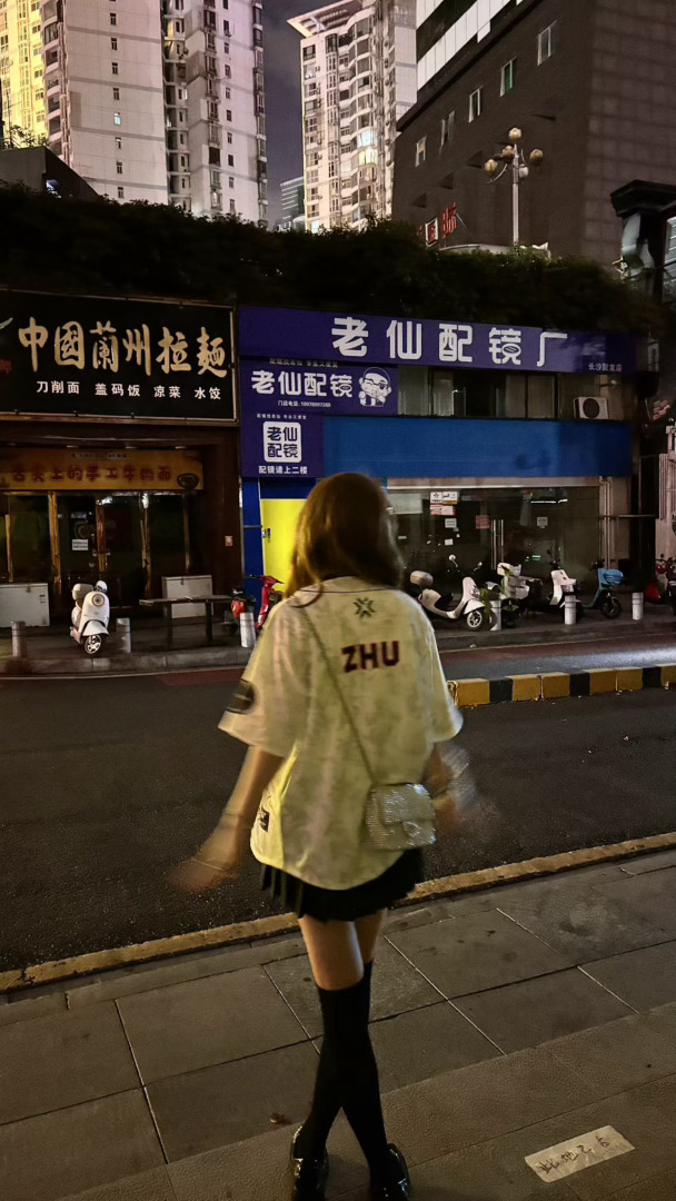回去给大家开夜市咯～（猪宝拍的 给我p这么瘦
