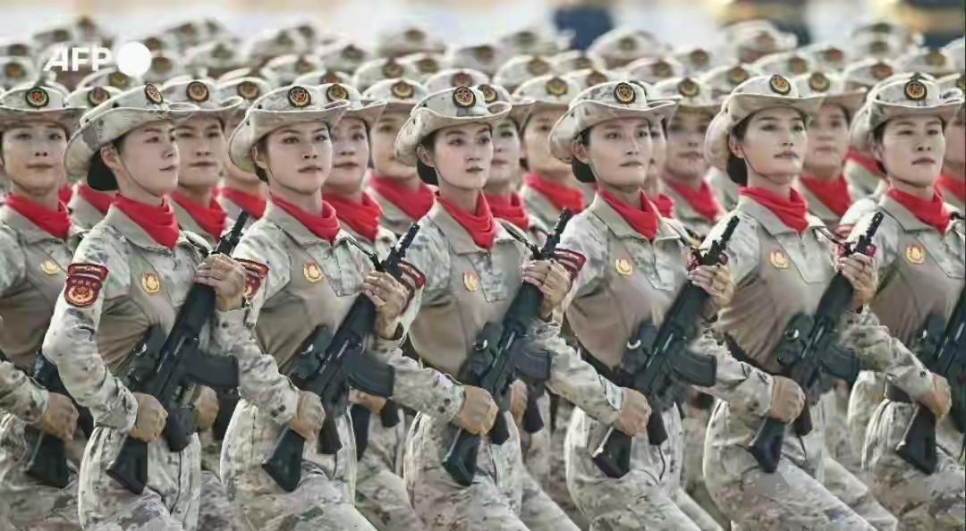 女民兵方队最靓丽
女民兵方队在9月3日天安门广场给人留下了深刻的印象，至今难忘，