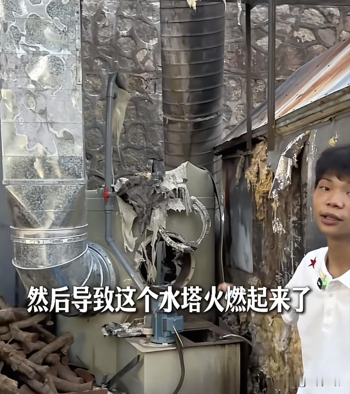 曾经家喻户晓的深圳的烤鸡少年小陈出事了，目前是已经关门整顿，整顿可能要继续营业。