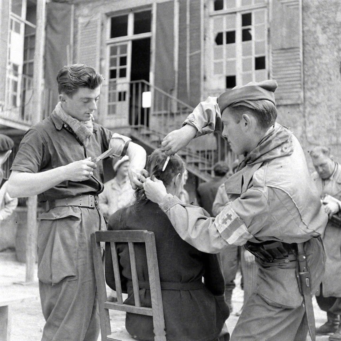 照片中的历史 1944年6月，法国瓦洛涅斯解放后，被指控通敌的女性遭剃发示众诺曼
