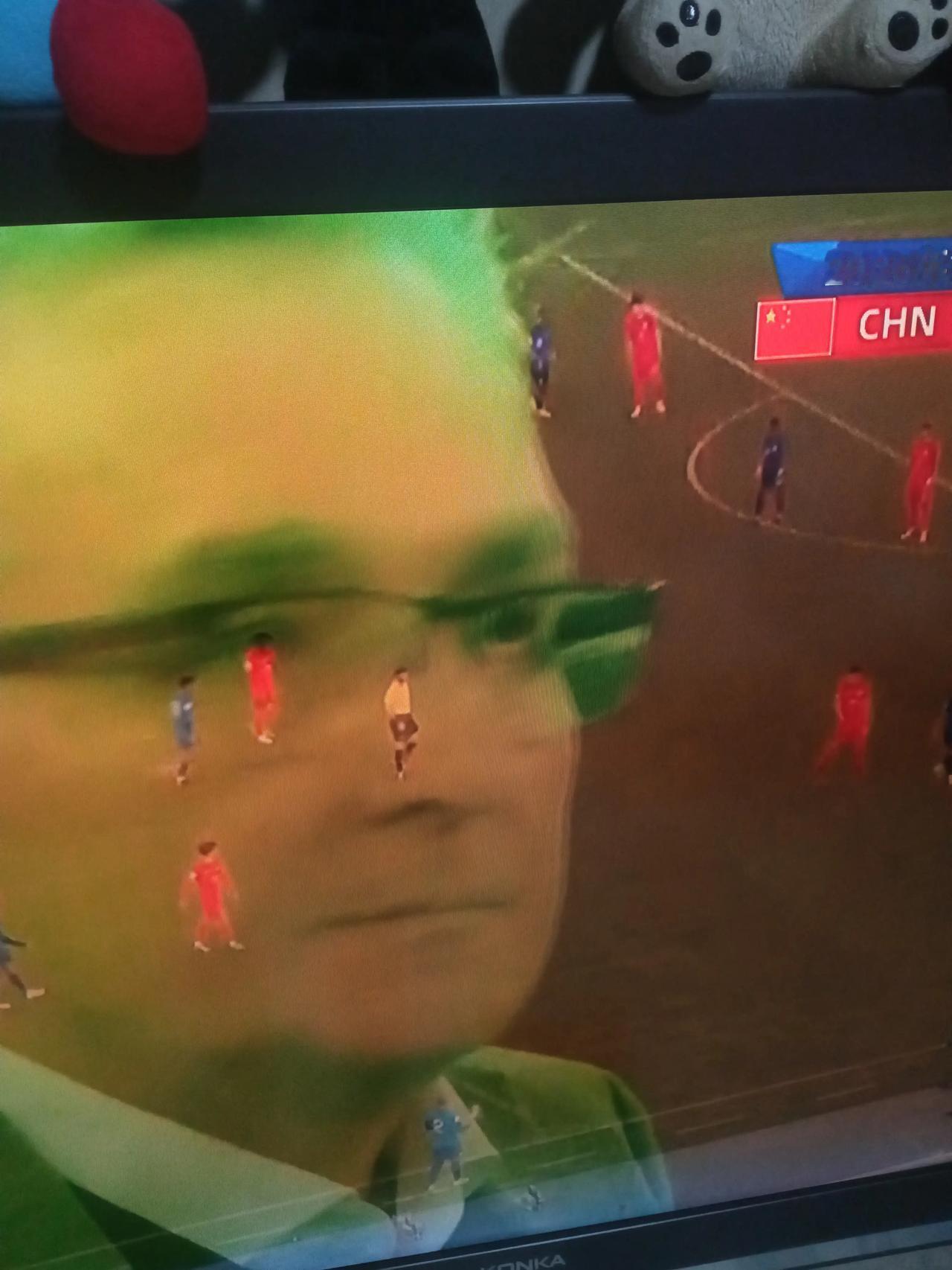 4/1终于胜了！上半场确实没有很好的机会，下半场一个点球改变了形式！红牌！幸运的