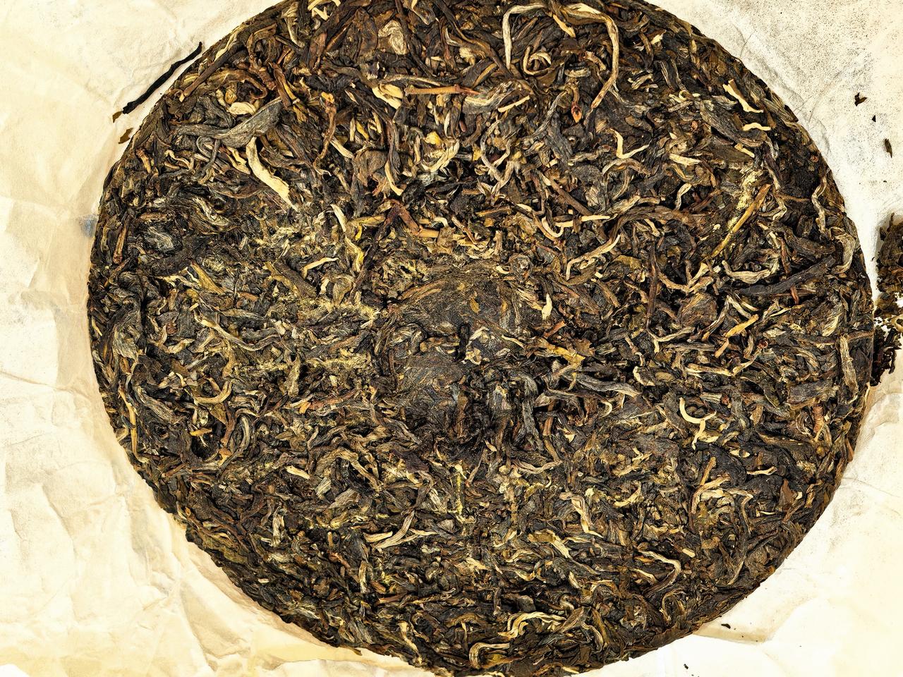 用冰岛五寨料做的生普实惠！
今天与朋友茶叙，分享到了一款用临沧双江县冰岛五寨料做