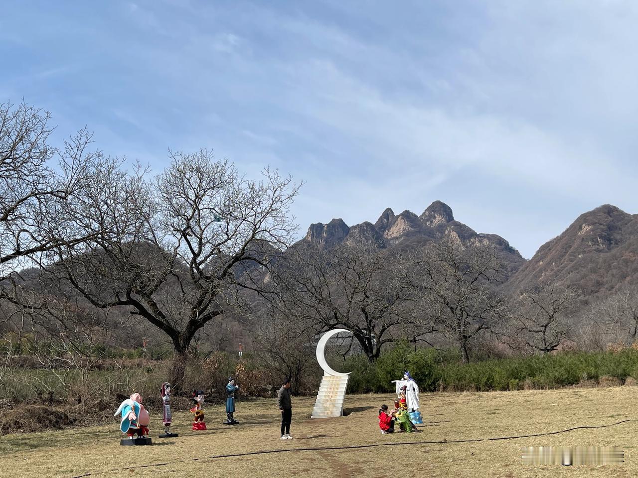 西镇吴山，宝鸡西部山区一处美丽的景点。
       西镇吴山是中国五大镇山之一