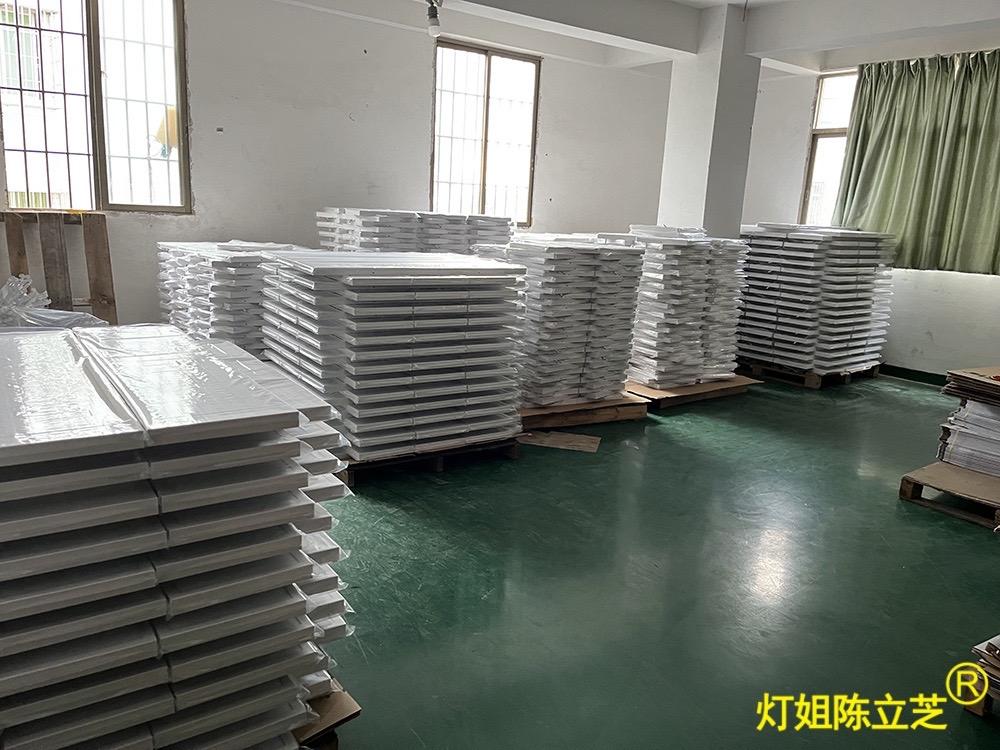 陈立芝写日记的第577天：11月10日 周日 阴
照旧早起，阅读摘抄，瑜伽练习。