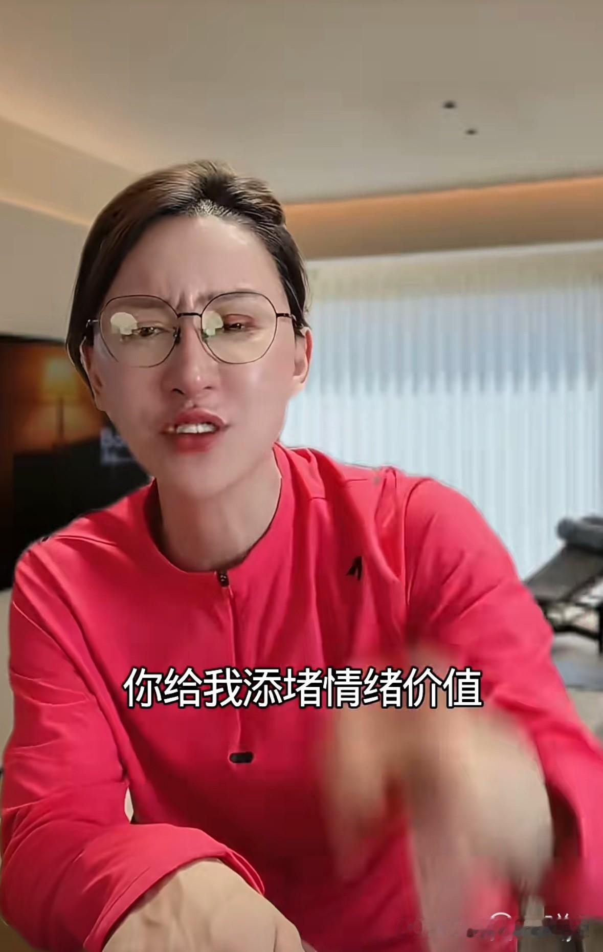 晓峰跟男朋友分手了，晓峰的几句话，特别通透，他说“钱不花你的，不用你养我，偶尔出