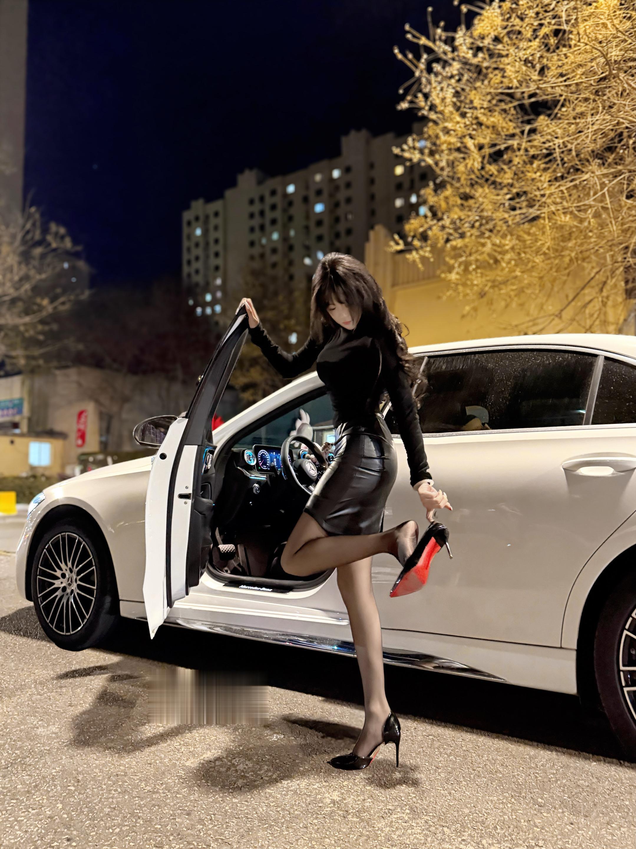 闺蜜再让我发现你一边发着不缺男人的文案一边为男人要死要活你就完了