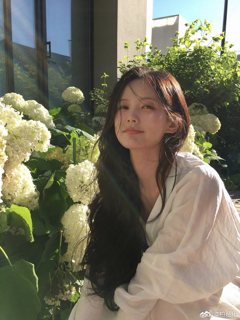 李一桐 好阳光，明媚笑容女孩子该有的样子你都有了 