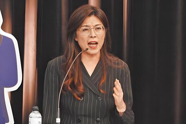 郑丽文呼吁：必须修改“去中国化”的台独课纲！她指出：去“中国化”的课纲，美化日本