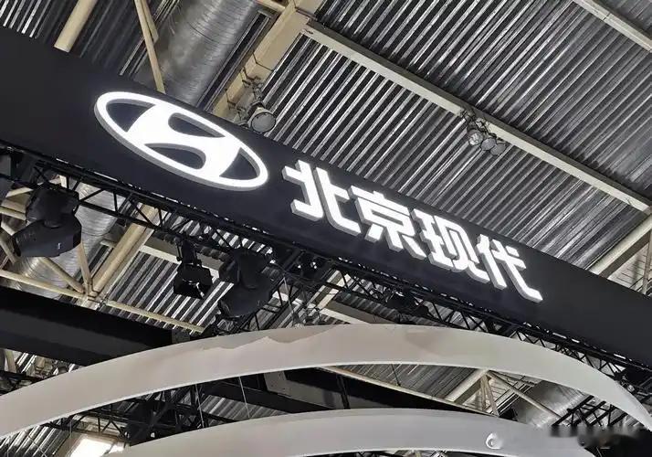 据新智驾报道，北京现代将牵手Momenta 推高阶辅助驾驶。Momenta的合作