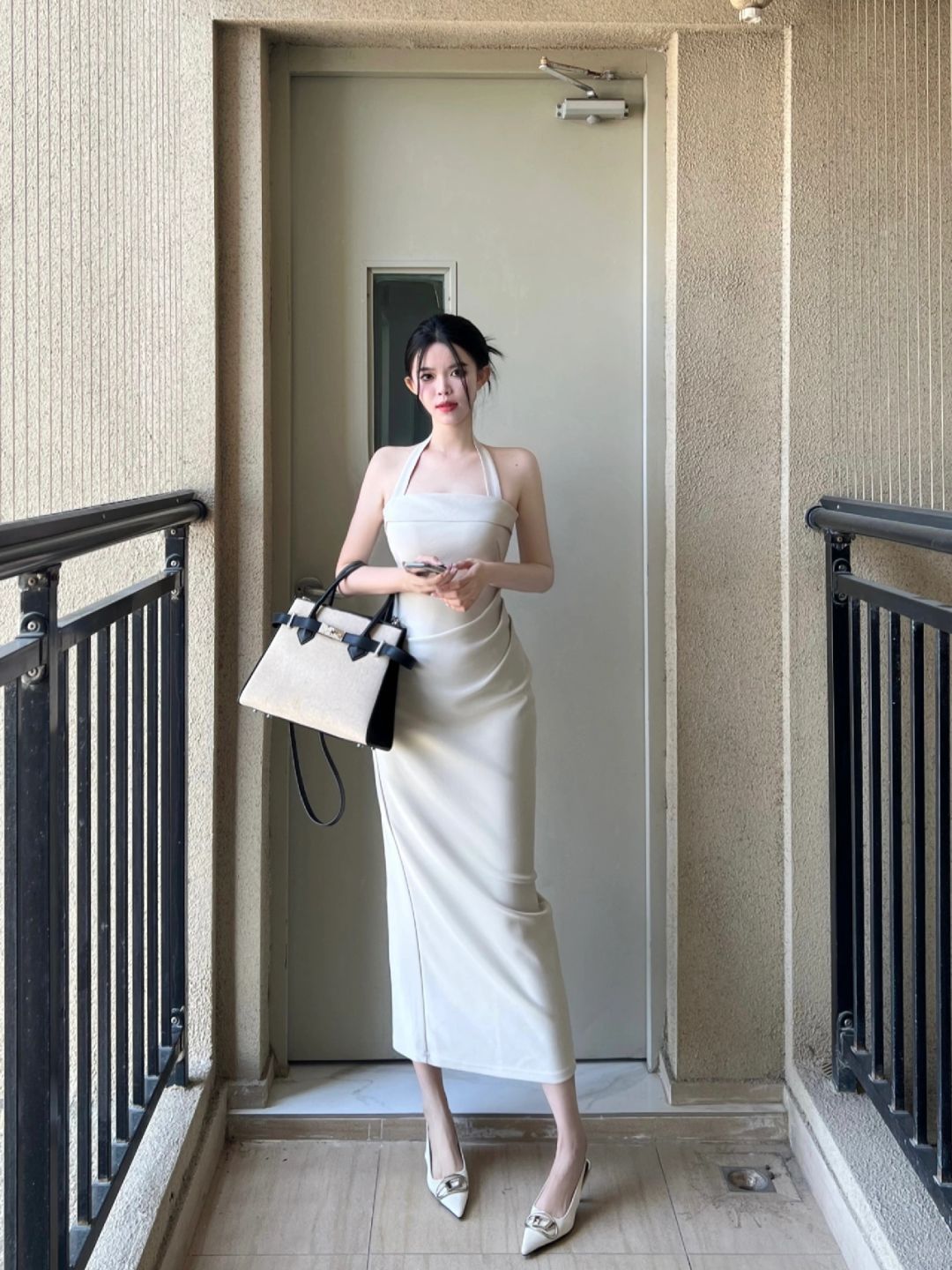 夏天快来试试有三个穿法的显瘦白裙子！