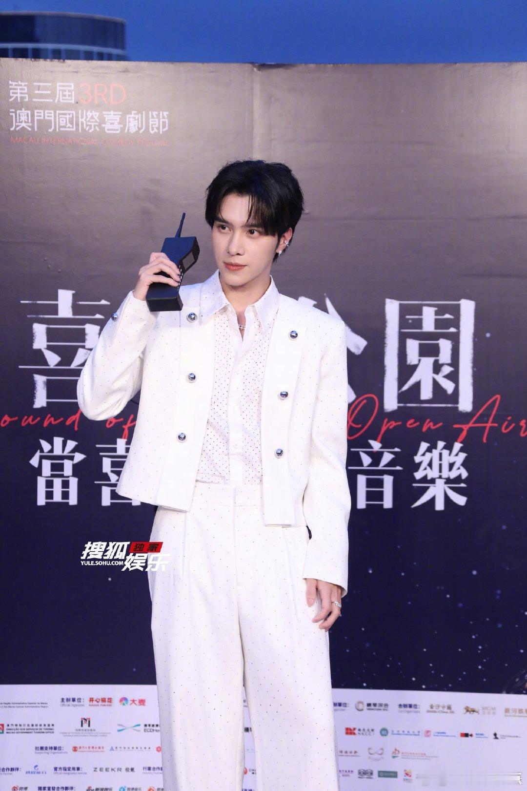 黄冠亨宋小宝黄冠亨牵手成功宋小宝挑选黄冠亨当理想型 从没想到的CP组合已经出现了