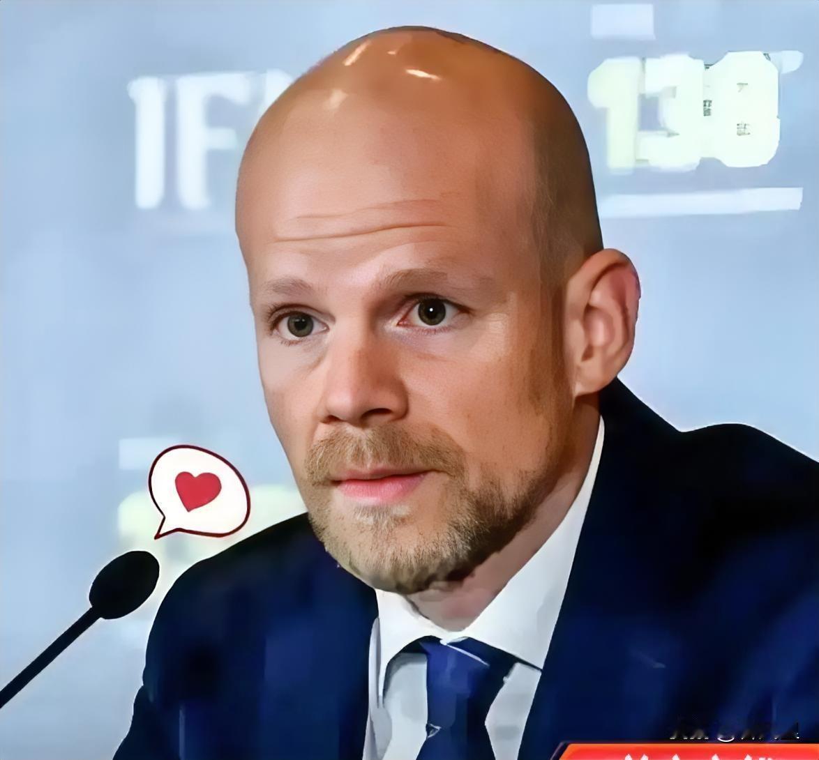 国际足联这波操作，真把算计玩到极致了。
 
5月12日，国际足联秘书长专程到访北