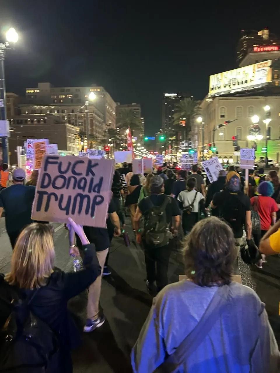 还是同一个街区，当街射杀！美国明尼苏达州再次发生暴力执法事件，影响或超佛洛伊德案