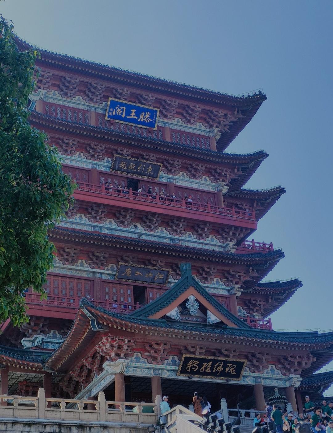 滕王阁景区多处将“滕王阁”写成“腾王阁”，群众反映后，在五一假期前都做了纠正修改