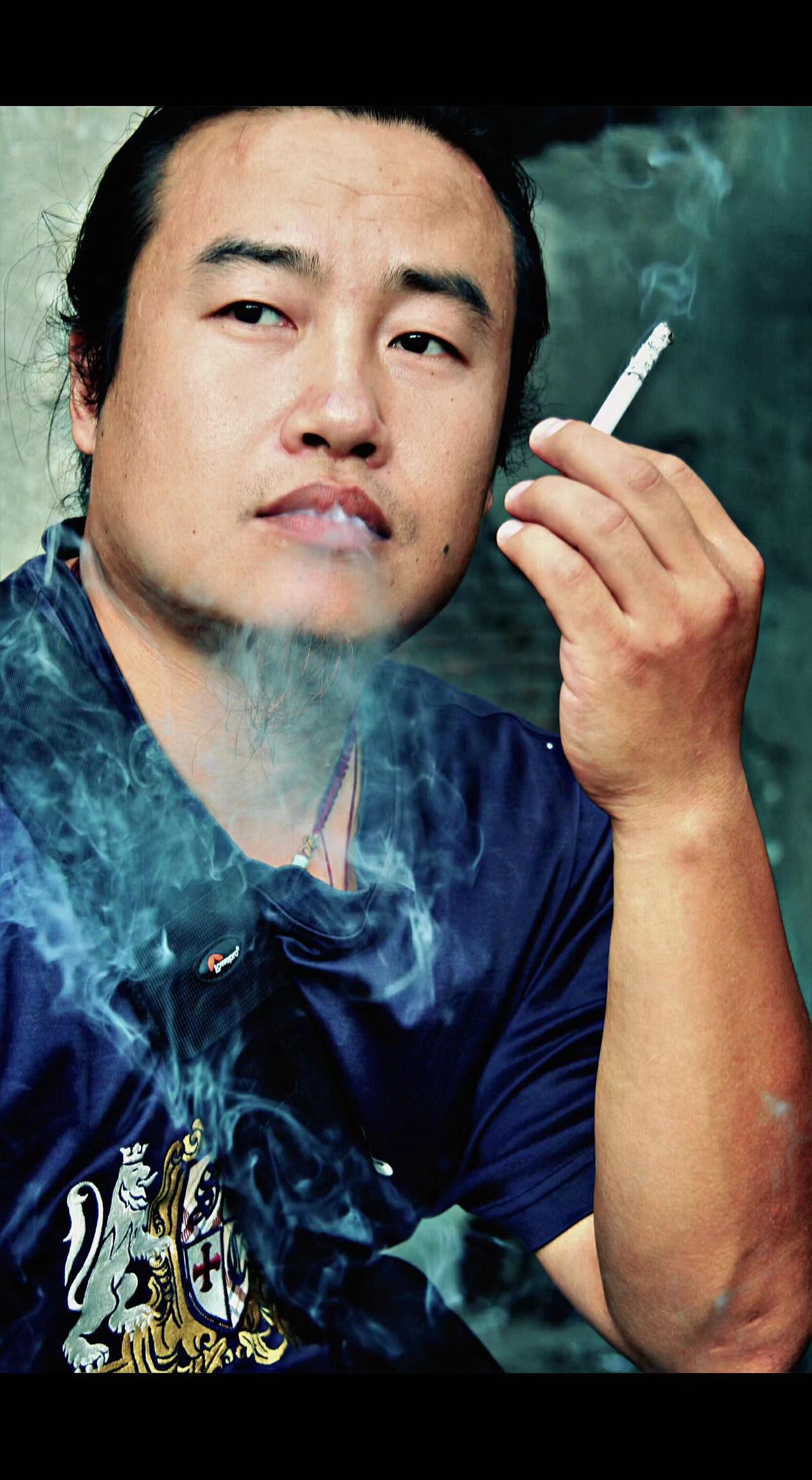 💨烟丝燃成灰烬前，心事早随蓝雾散了。半支人生，何必较真🔥