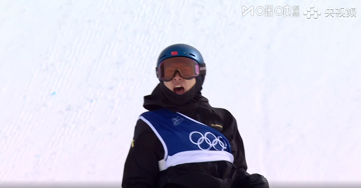 漂亮啊！苏翊鸣，这一滑毫无破绽！！！！不过。。。。。。82.18分是不是还是低了