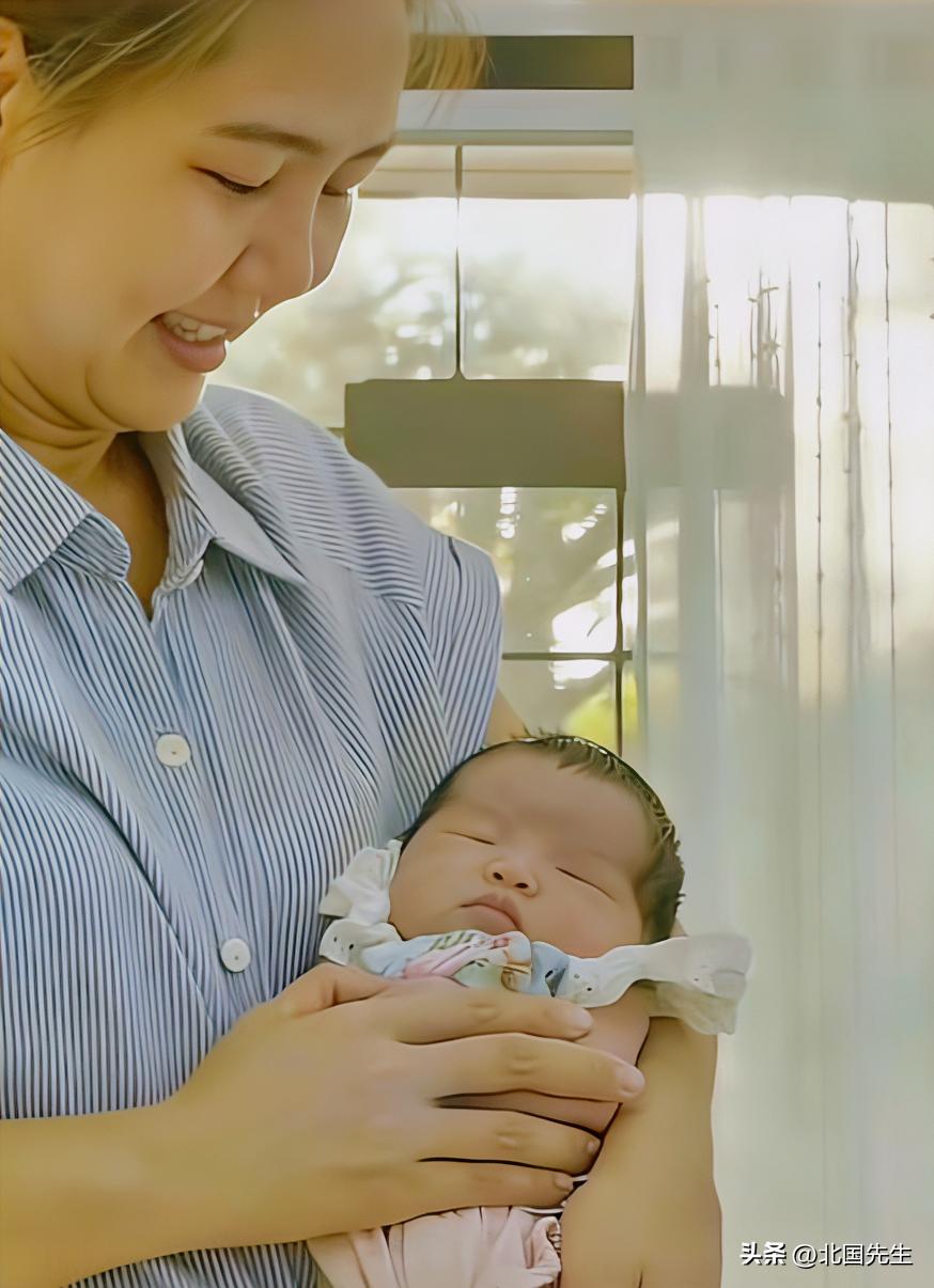 最近“65万养育成本”火了，核心是提醒年轻人，在生孩子前算算花多少钱。

曾看过