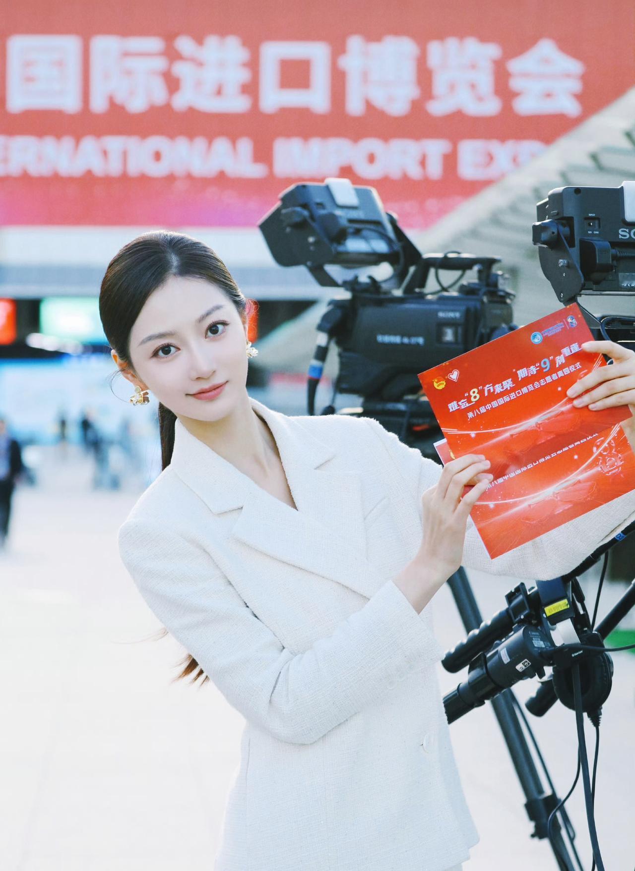 @冯琳 告别·第八届中国国际进口博览会[比心]