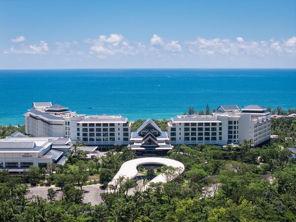 海南清水湾金普顿酒店与海南清水湾英迪格酒店迎来开业一周年