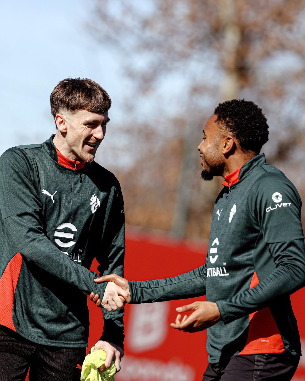 阿莱克斯·快乐源泉·萨勒马科尔斯😀

📍克来沃米兰内洛体育中心