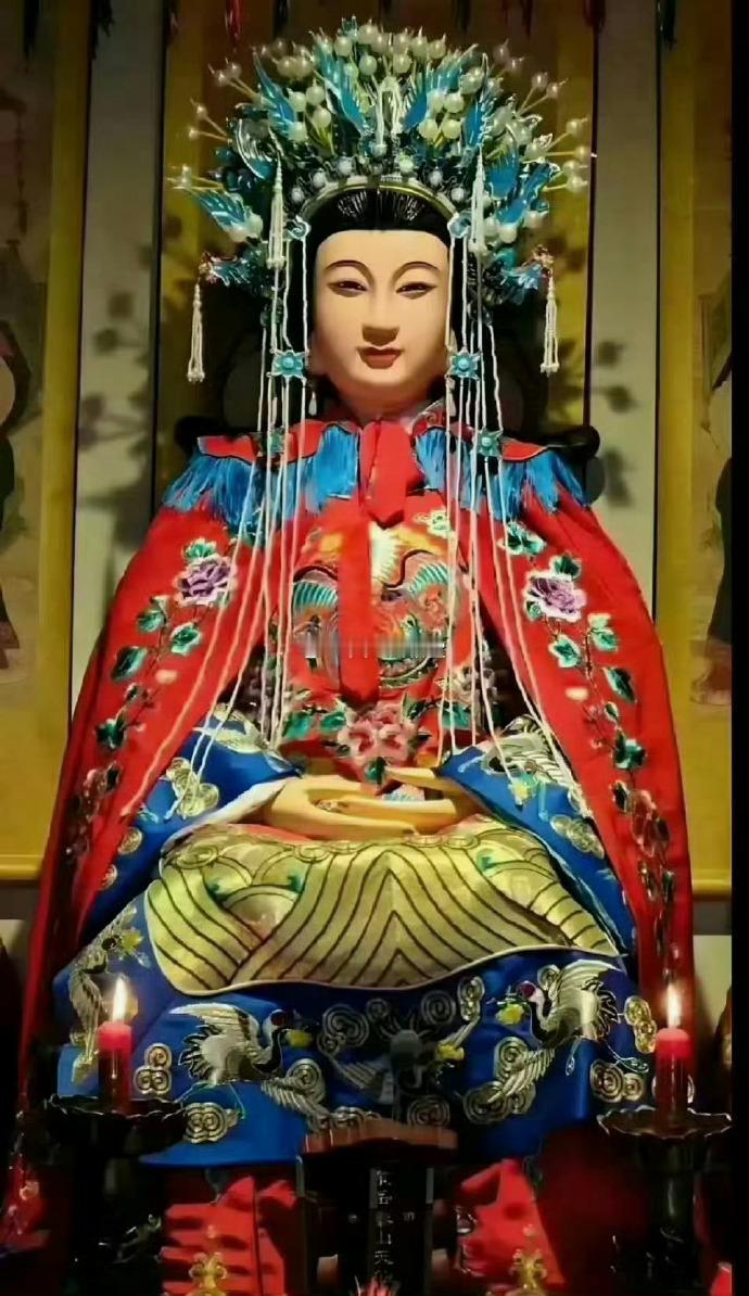 看见泰山奶奶不要装看不见，一分钟内许下愿望，很灵！心诚则灵！ 