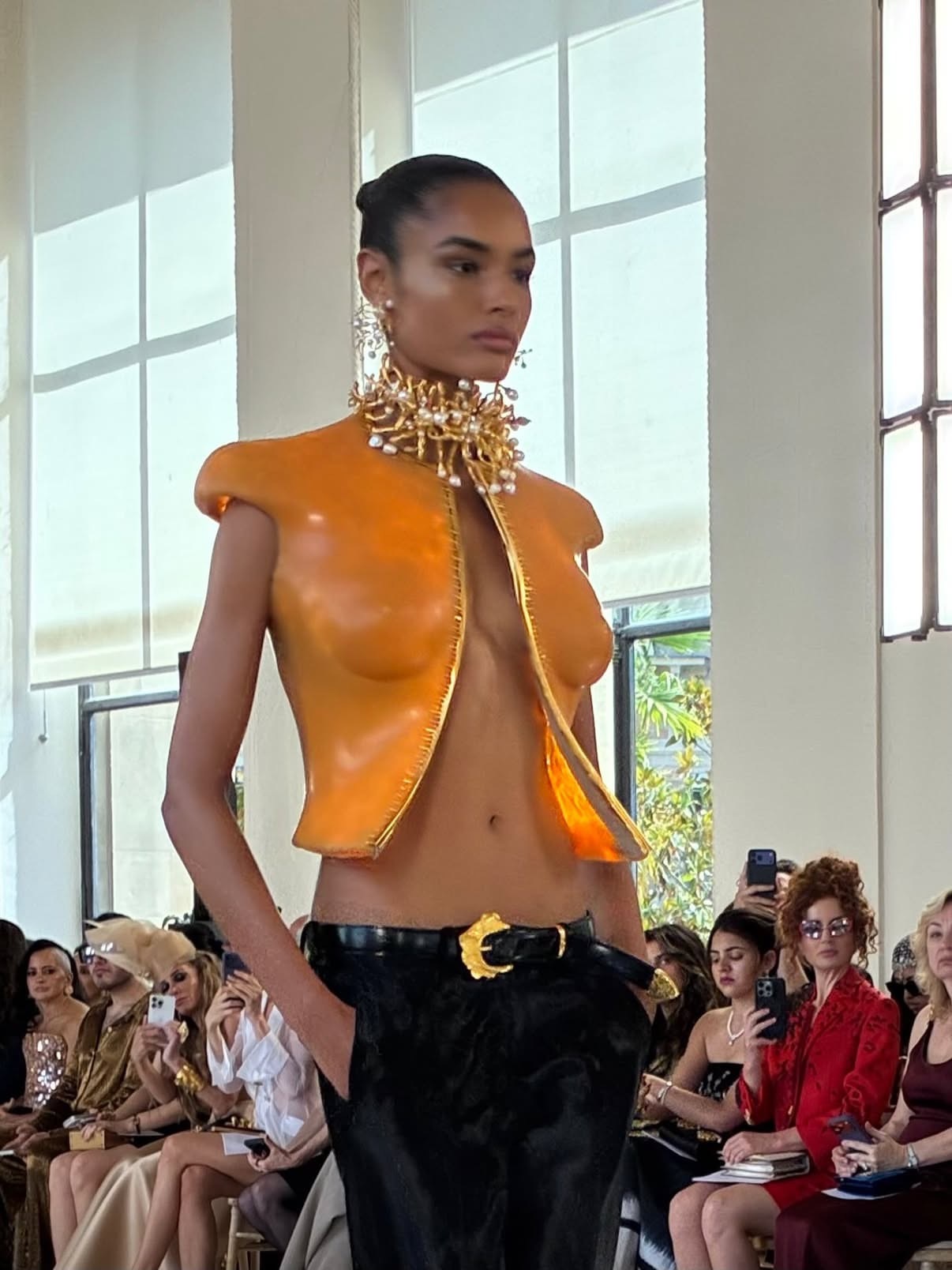 Schiaparelli couture 26 新一季艺术品嘉宾视角比秀图好看得