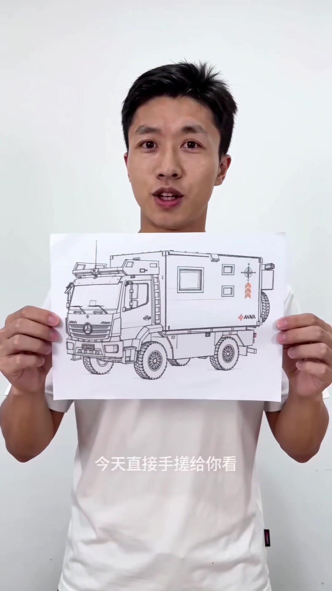从骨架到细节，每一处都精心打磨。先用纸板搭建基础框架，再用胶水一点点拼接出车身造