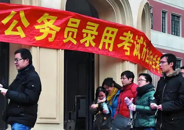 今天看到个视频，说可能公考这么热，将来弄不好要下岗。这个想多了，几乎不可能，或者