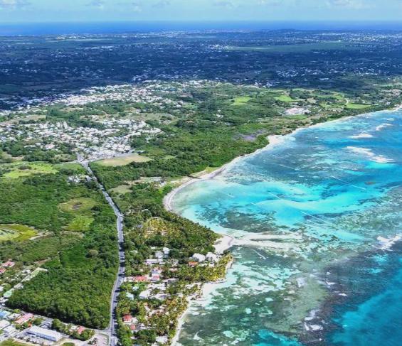浪漫是法国的一面，另一面是12万平方公里海外领地撑起欧洲第二

法国本土面积约5