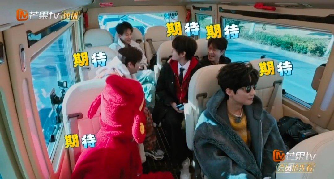 苏醒一年一度春晚行为艺术快乐老友记快乐老友有风季准时打卡的苏醒！春晚缺席文学再度