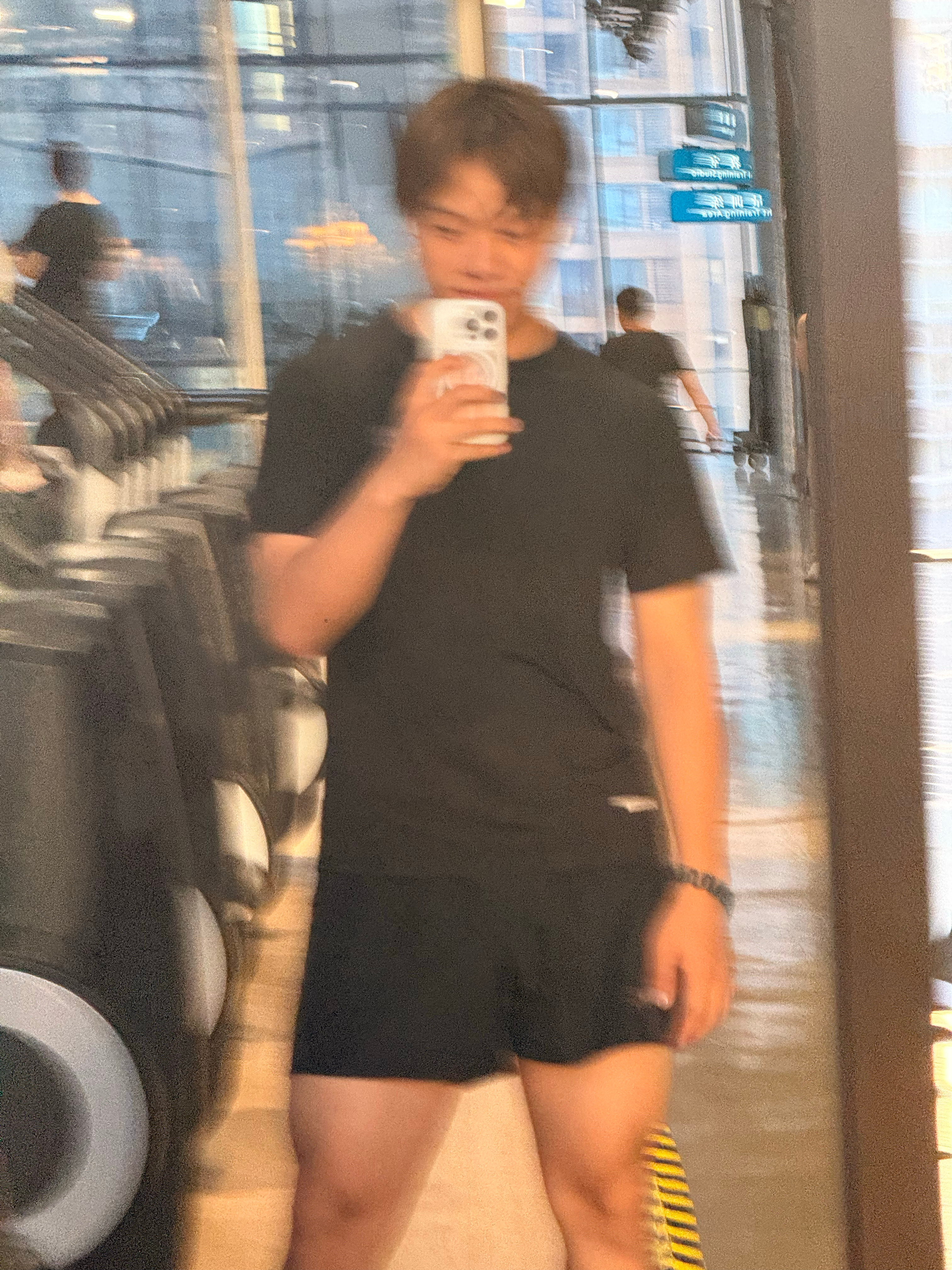 鼻子上长了个大痘搞得鼻子一直痒痒的 