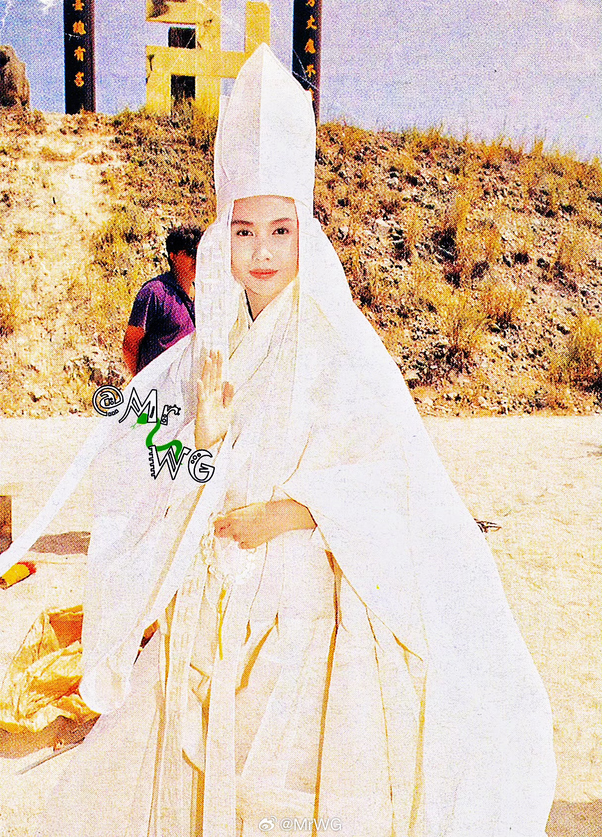 香港电影独家扫描 谁说“妙僧无花”只能是男人？她僧袍着身，颔首合什，美得连香帅也