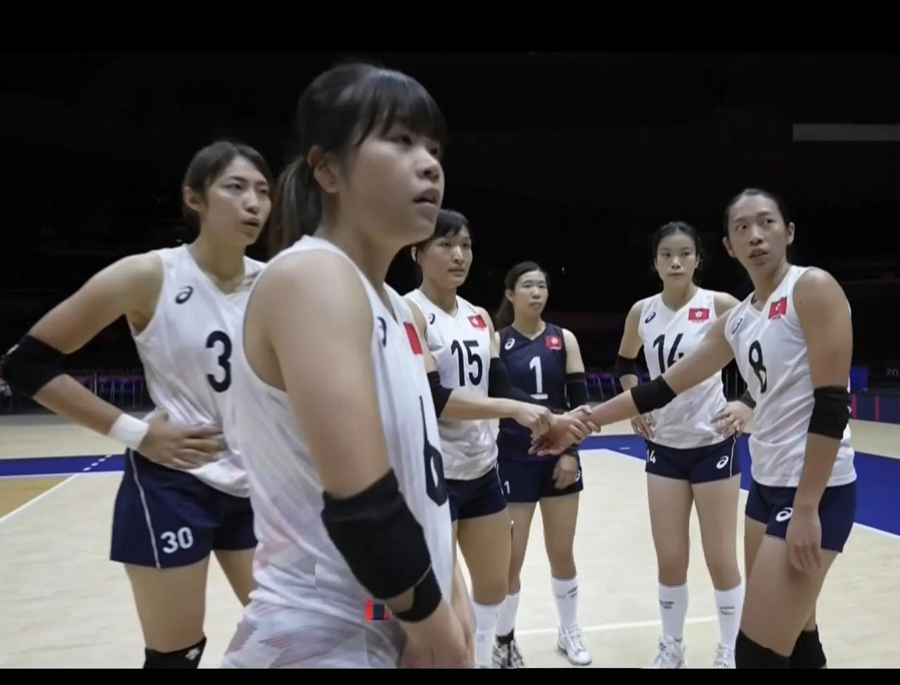韩国女排大比分3：1胜香港女排，
四局比分为20：25，25：15，25：11，