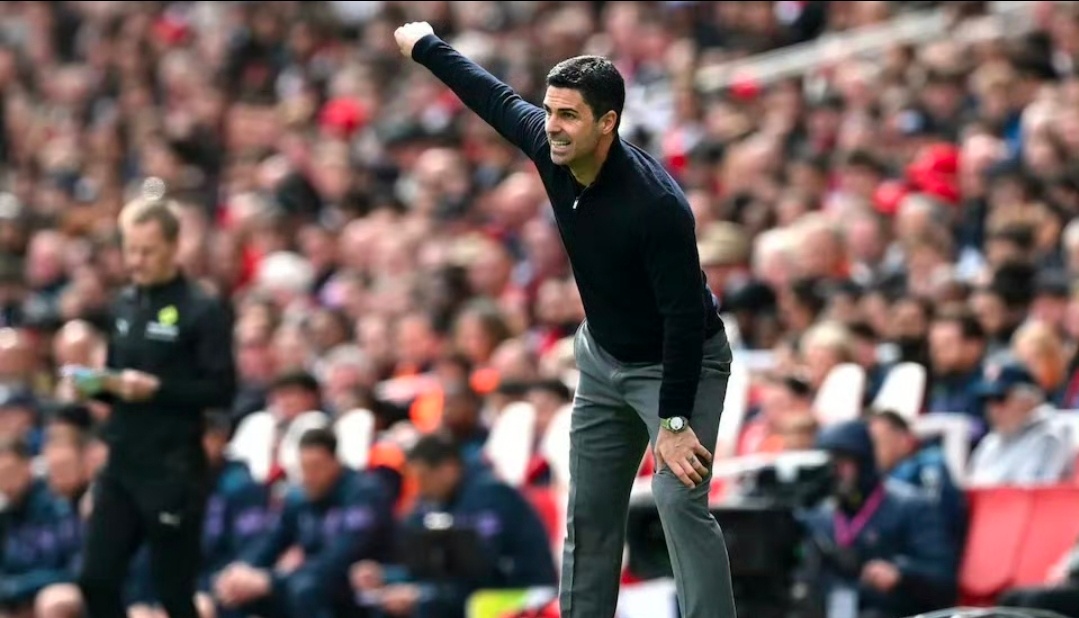 五大联赛争冠格局：英超悬念重生，拜仁巴萨稳操胜券北京时间4月12日凌晨，五大联赛