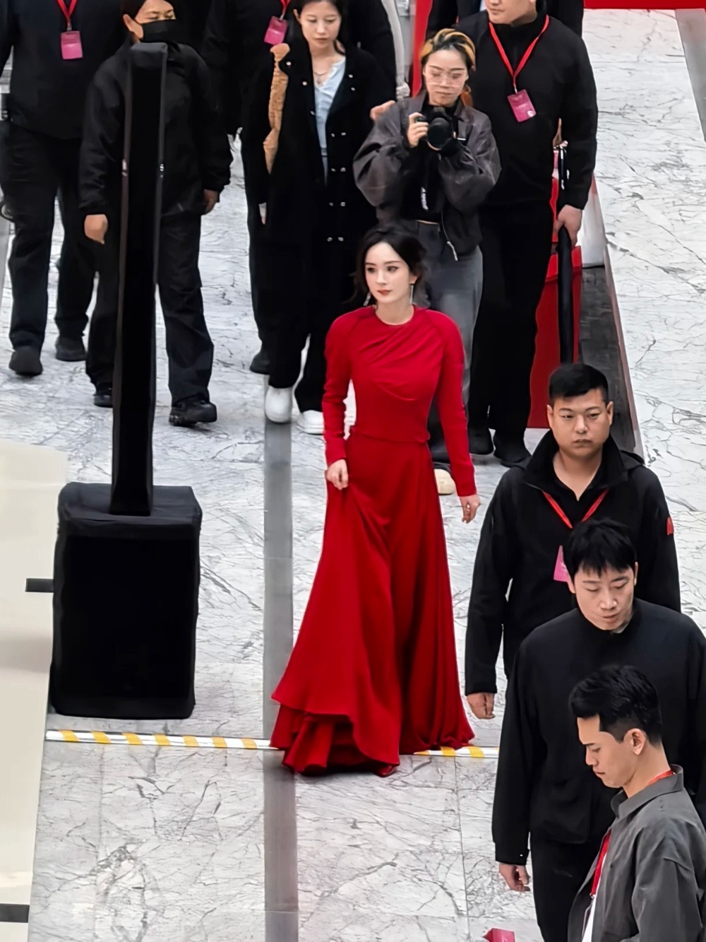 重回小时代氛围的幂本人又美又瘦粉丝们尖叫声好大 